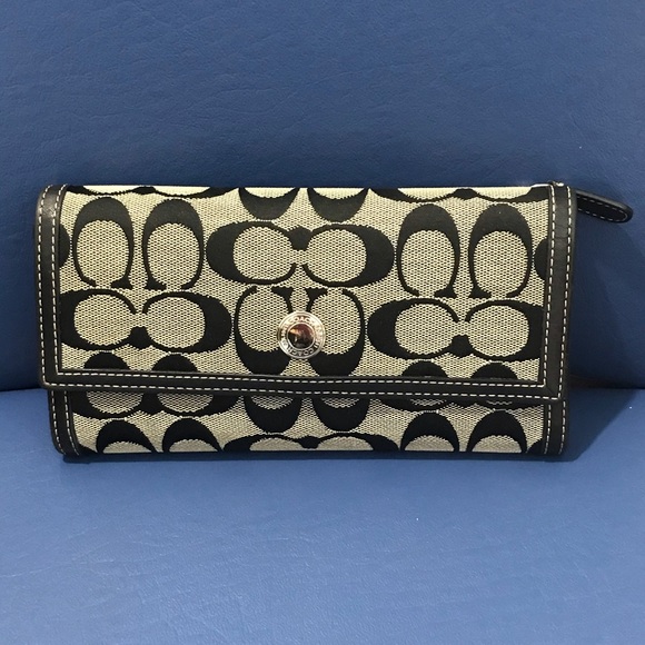 Coach Handbags - Coach Hampton Signature checkbook wallet EUC
